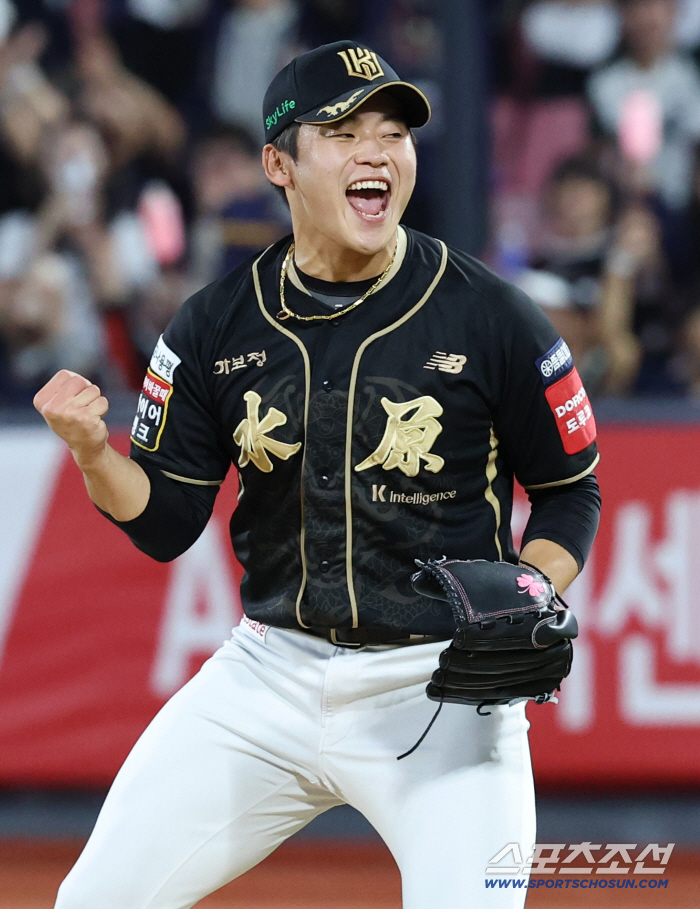 구단 역사 바꿨다! 데뷔 첫 타이틀도 꿈 아니다…"오승환 선배님 발자취 따를 수 있도록"