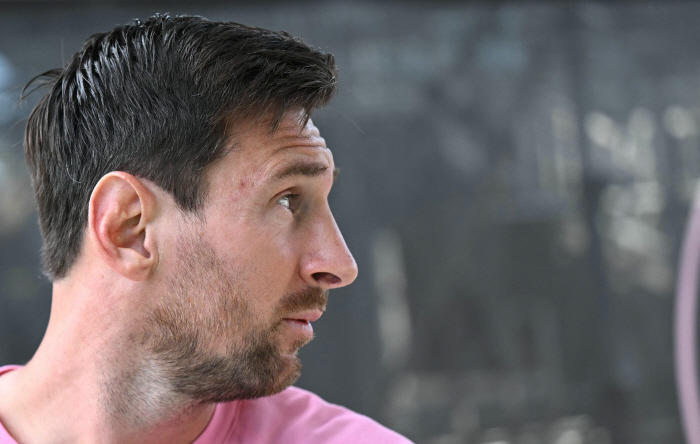 '절친피셜' 떴다...손흥민, 나랑 계속 붙어보자! 메시, 마이애미와 계약 연장 예고..."곧 합의 성사, 새 계약 협상 최종 단계"