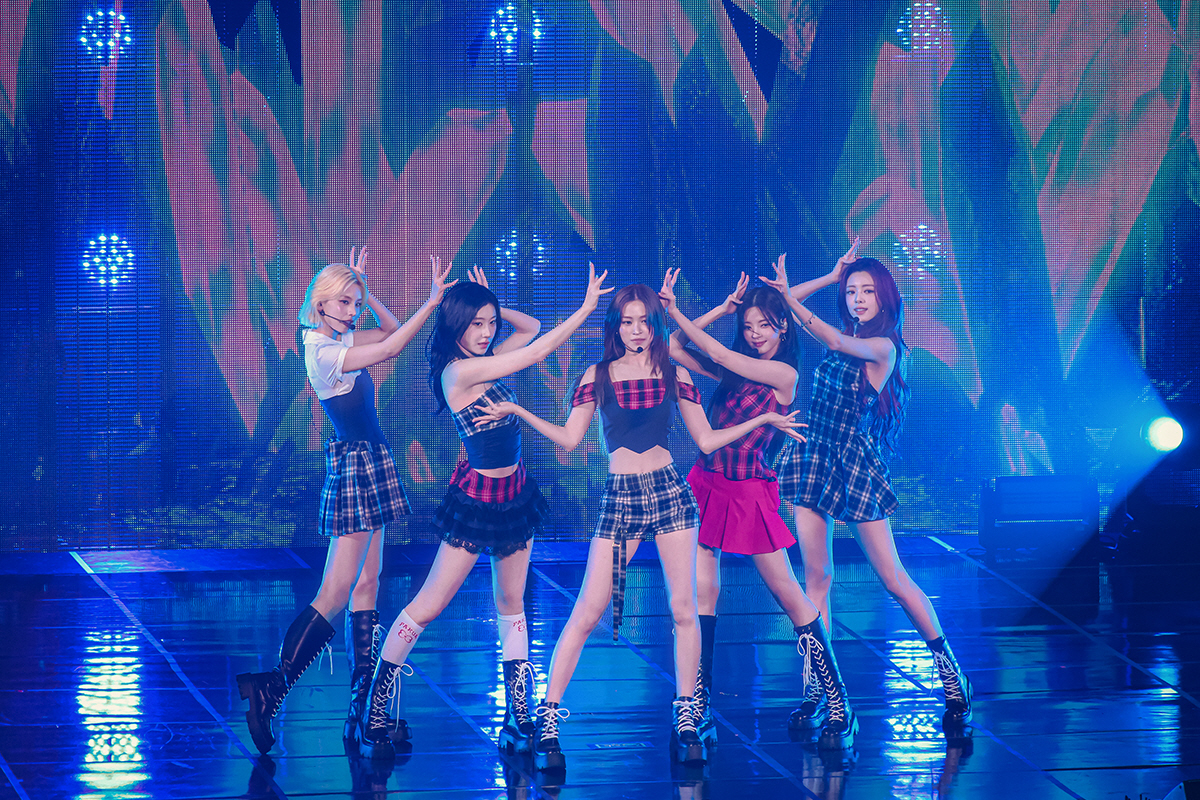 [공식] ITZY, JYP와 전원 조기 재계약 "7년 너무 짧아"