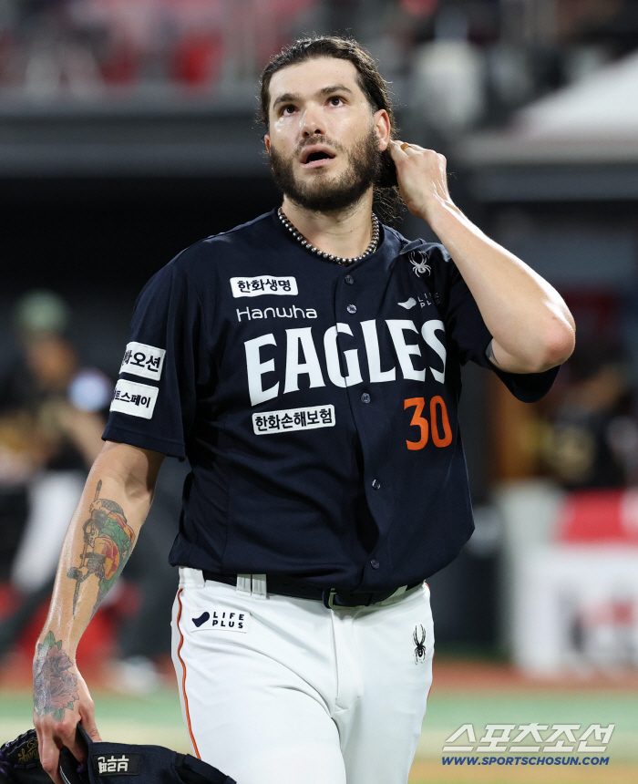 폰세한테 그렇게 당하고 '1패' 안길 줄이야, '161.4㎞' 광속구 더 무서웠다고?…"뒤에서 싸울랬는데"[수원 현장]