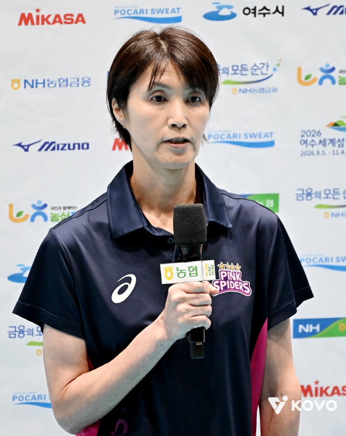 요시하라 흥국생명 감독, '일본식' 인터뷰? → 두루뭉술 원론적.. 라인업 질문에 "지금 말해야 하나요" 공개 꺼려