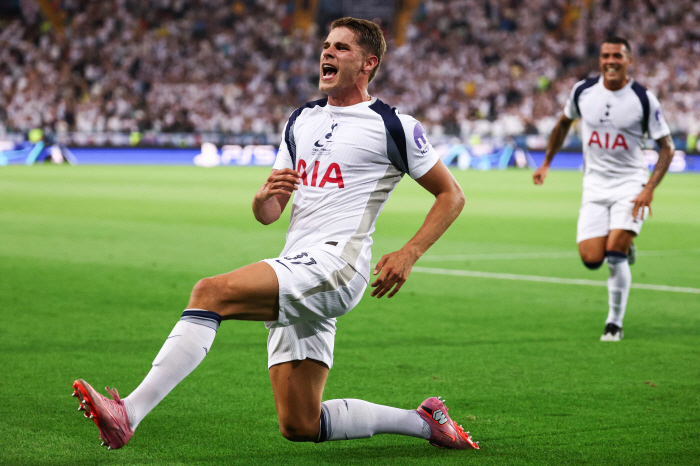 "흥민이형 사랑해요" SON 열렬히 지지하던 토트넘 '특급 에이스', 파격 대우 재계약 체결 예고..."2년 만에 주급 2배 인상"