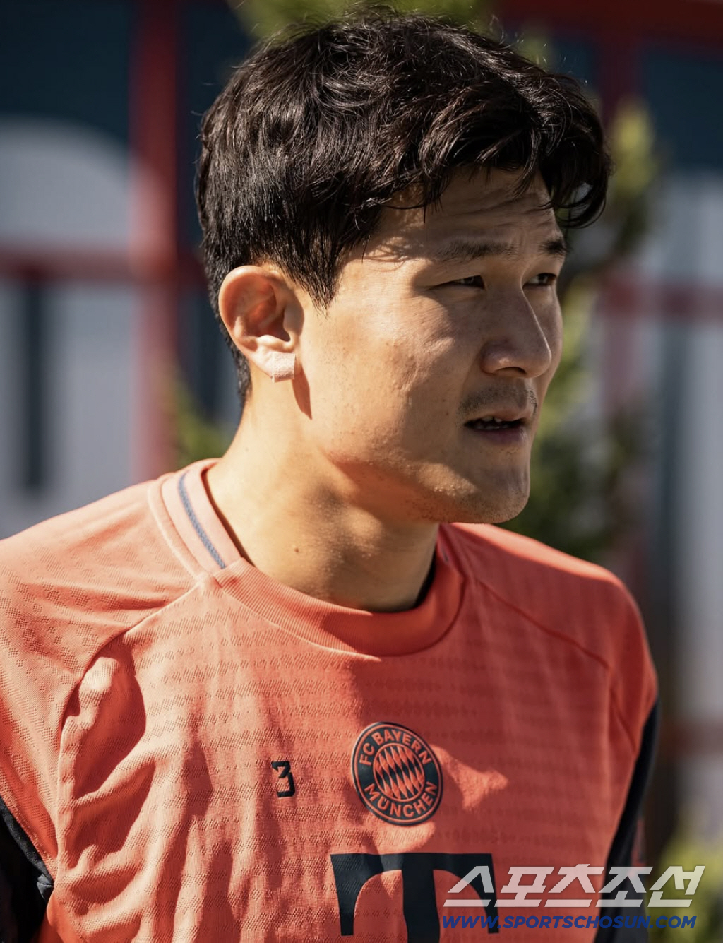"가면 벗어, 베켄바워!" 괴물수비 모드 가동한 김민재 '역대급 합성' …