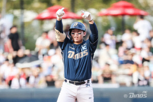 '4사구 12개 2실책' 1만3000 홈팬 비명속 자멸한 KIA…'157km' NC 신영우 극적인 데뷔첫승, 가을 불씨 살렸다 [광주리뷰]