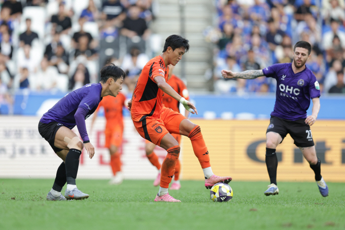 [K리그1 현장리뷰]"골대 2회→0-0 목표, 말이 씨가 됐다" 울산, 안양과 헛심공방 끝 득점없이 무승부…갈 길 바쁜데 승점 1점 '아쉬움'