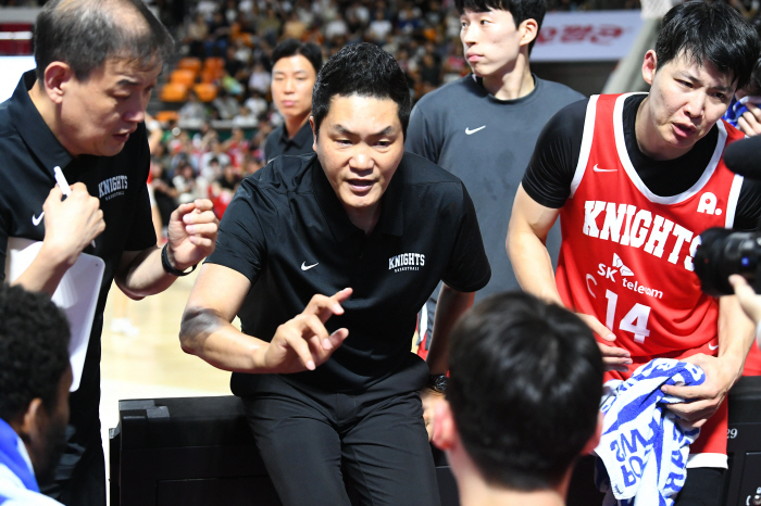 [현장인터뷰]'승장의 한숨' 전희철 감독 "갈 길이 멀다, 시즌 들어가서도 시간 투자 필요"