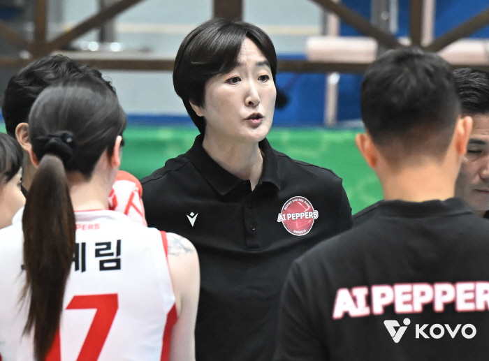 컵대회 1승 도대체 언제 하지.. 페퍼저축, 2022년부터 10연패 → "4세트 초반이 상당히 아쉽다"