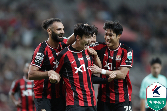 [K리그1 현장리뷰]"김기동 포효, 또 포효" FC서울, 광주에 3-0 …