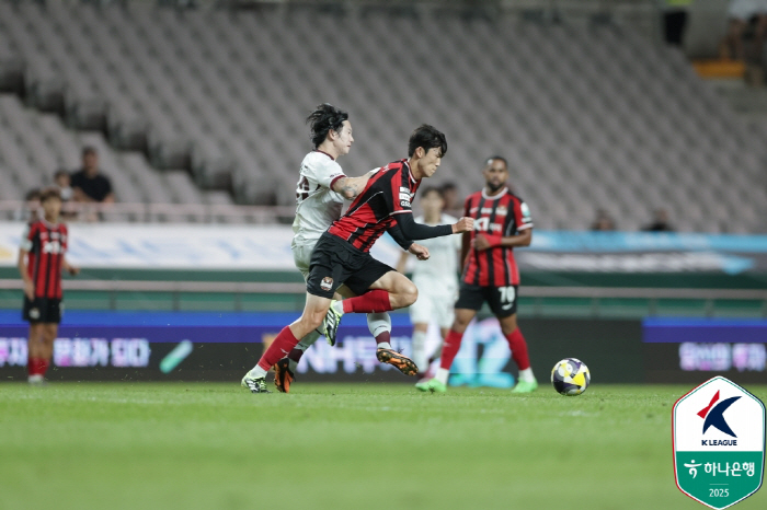 [K리그1 현장리뷰]"김기동 포효, 또 포효" FC서울, 광주에 3-0 …