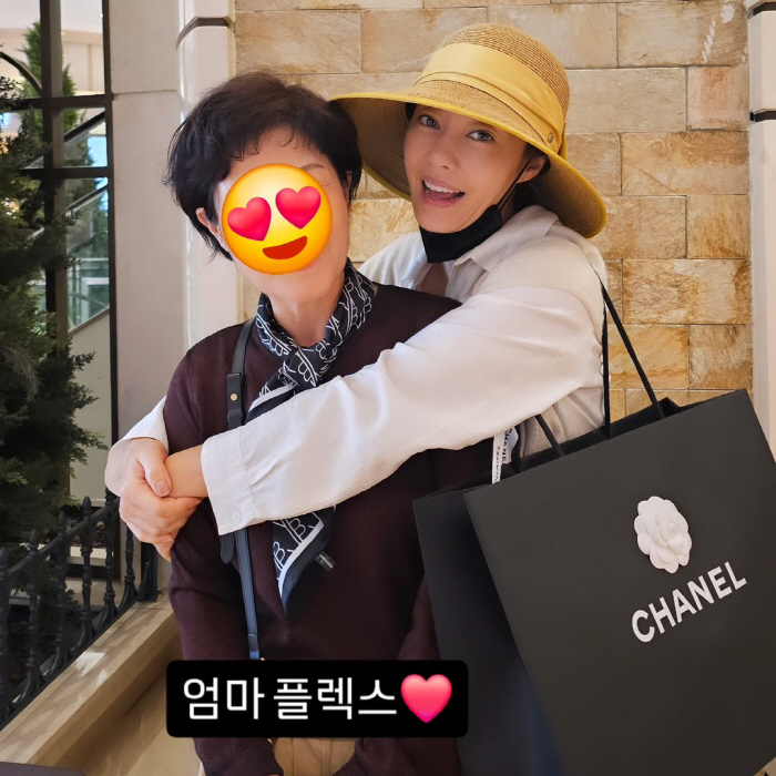'싱글맘' 이지현, 미용 예약 폭주하더니 '겹경사' 터졌다..."엄마 플…