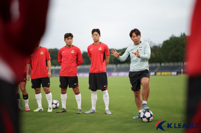 '지도자 100승 금자탑' 김기동 감독, "FC서울을 위해 뼈를 갈아넣고…