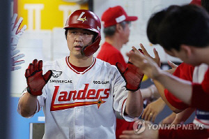 가슴 쓸어내린 SSG…최정, 허벅지 정밀 검진 결과 '가벼운 염증'