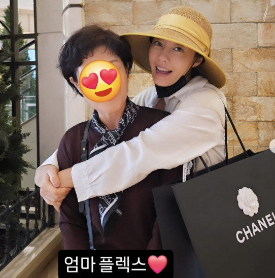 "10월 예약도 마감"...미용사 된 이지현, "니들은 남편 있지?" 플…