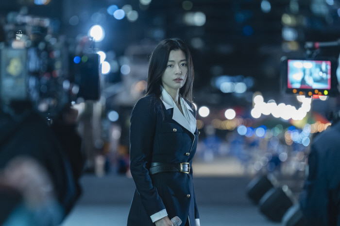 [SC이슈] "왜 중국은 전쟁을 선호하나" '북극성' 대사에 열받은 中..전지현 광고 '삭제'