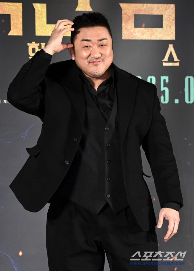 '수요 없는 공급' 마동석, '거룩한 밤'→'트웰브' 폭삭 망했는데..공…