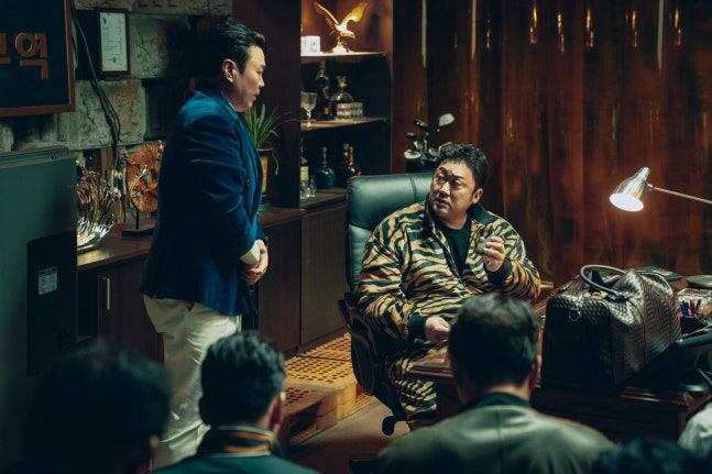 '수요 없는 공급' 마동석, '거룩한 밤'→'트웰브' 폭삭 망했는데..공…