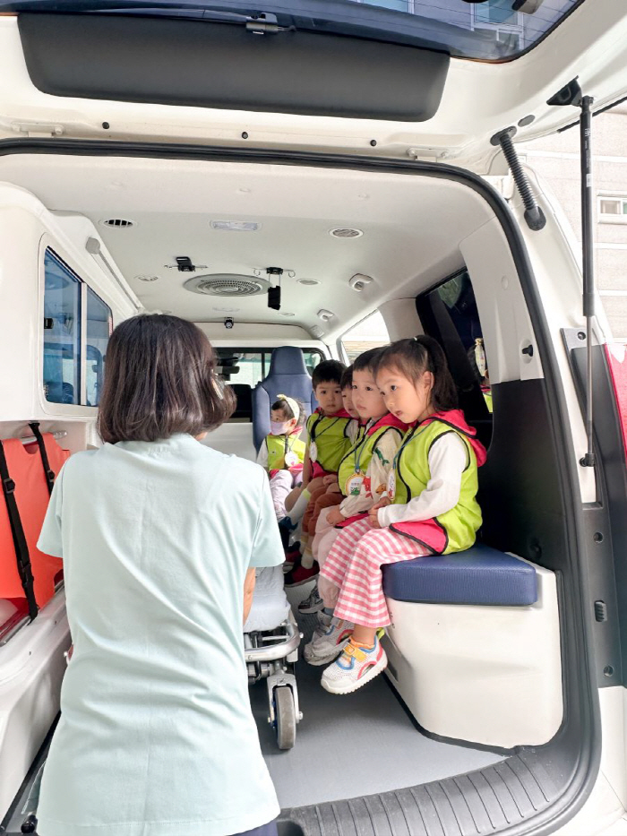 부산힘찬병원, 어린이집 원아 대상 '병원 견학 프로그램' 개최