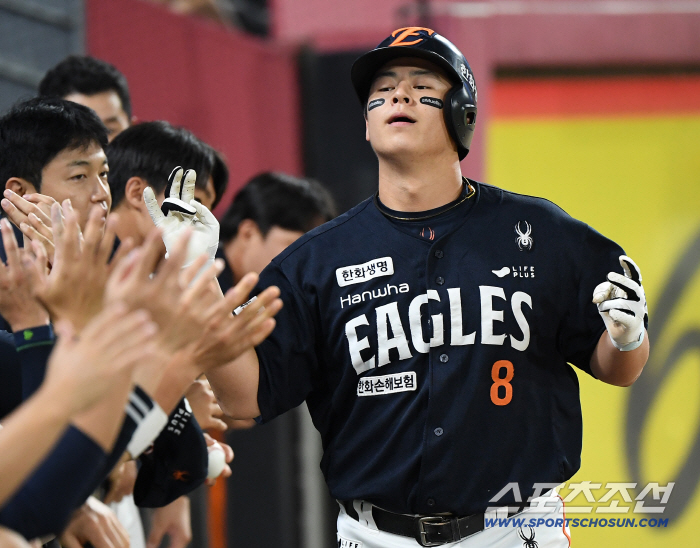 '2경기 당 하나씩 넘긴다' 9월 4할 대폭발 노시환, 류현진과 동반 최초 수상 도전[쉘힐릭스플레이어]