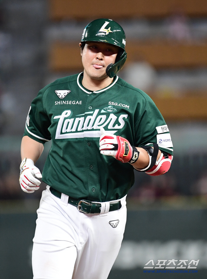 햄스트링 통증→갈라진 병원 소견→가벼운 염증 확정. 타율 0.241 타자의 부상에 가슴 쓸어내린 감독 "최정 빠르면 KT전부터 가능할지도"[인천 코멘트]