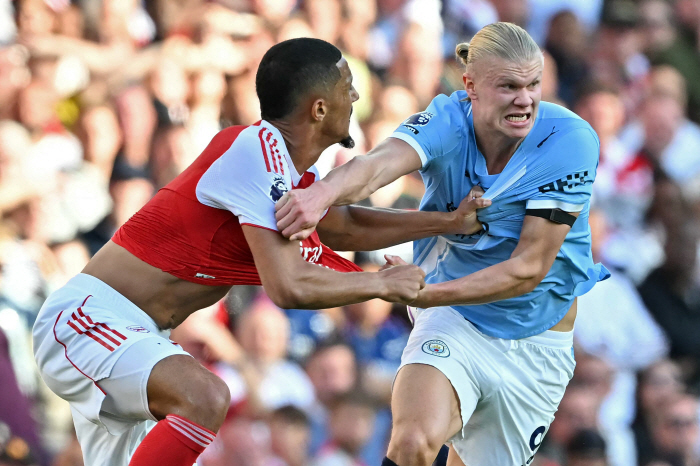 "세기의 이적" '괴물 공격수' 엘링 홀란 또또 FC바르셀로나 연결…'과르디올라 버티고 있다' 분석