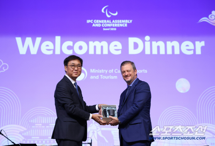 IPC위원장 만난 최휘영 문체부 장관"대한민국 정부,세계 장애인체육 발전에 적극 기여"[IPC서울총회 환영만찬]