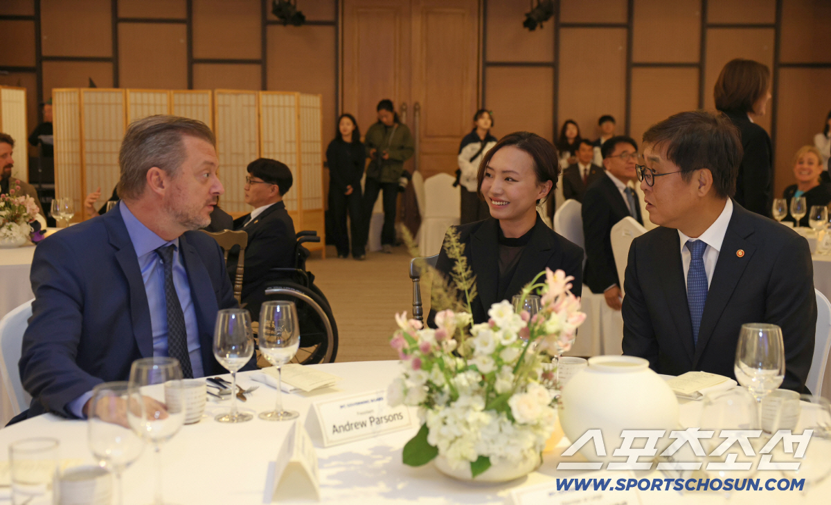 IPC위원장 만난 최휘영 문체부 장관"대한민국 정부,세계 장애인체육 발전…