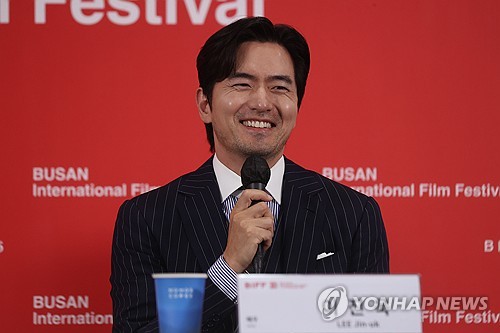 이진욱 "과거 연애 떠올리며 연기…옛 생각에 집중 어려울 영화"