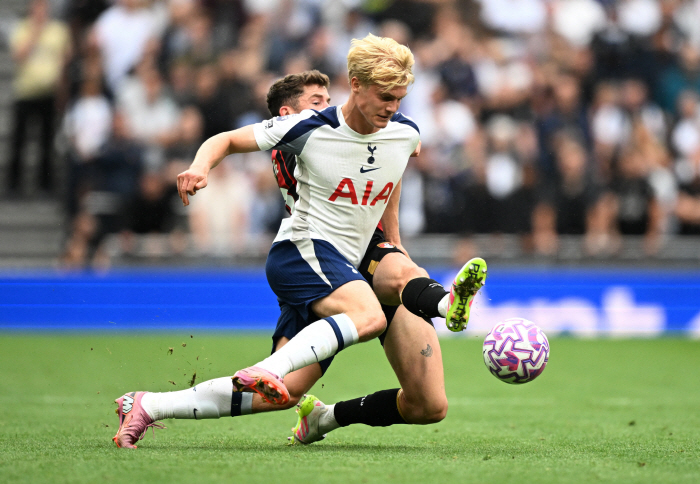 바르셀로나 거르고 토트넘! 인생을 바꾼 선택..."몸값만 2000억" 초대박 터진 '손흥민급 재능'