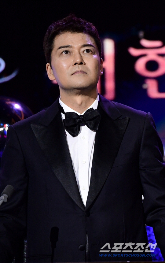 전현무, '목동 극성맘' 母 원망 "엄마 아니었으면 서울대 갔을 것" (…