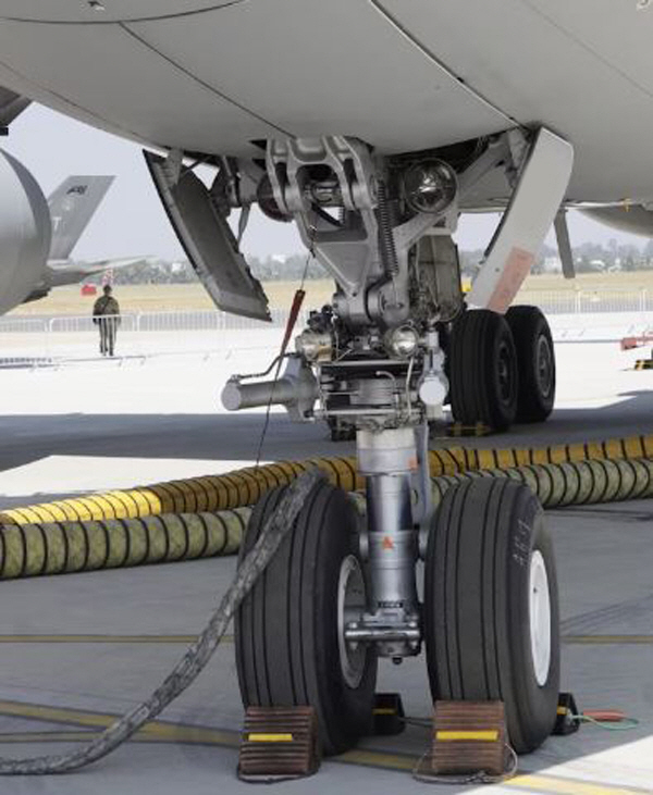 13세 소년, 비행기 바퀴 칸에 숨어 밀입국…"다른 비행기 타려고 했는데"