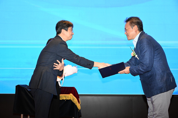 고령층 건강증진 연구 공로 인정…매일헬스뉴트리션, 평창군 노쇠예방관리사업 포럼서 감사패 수상