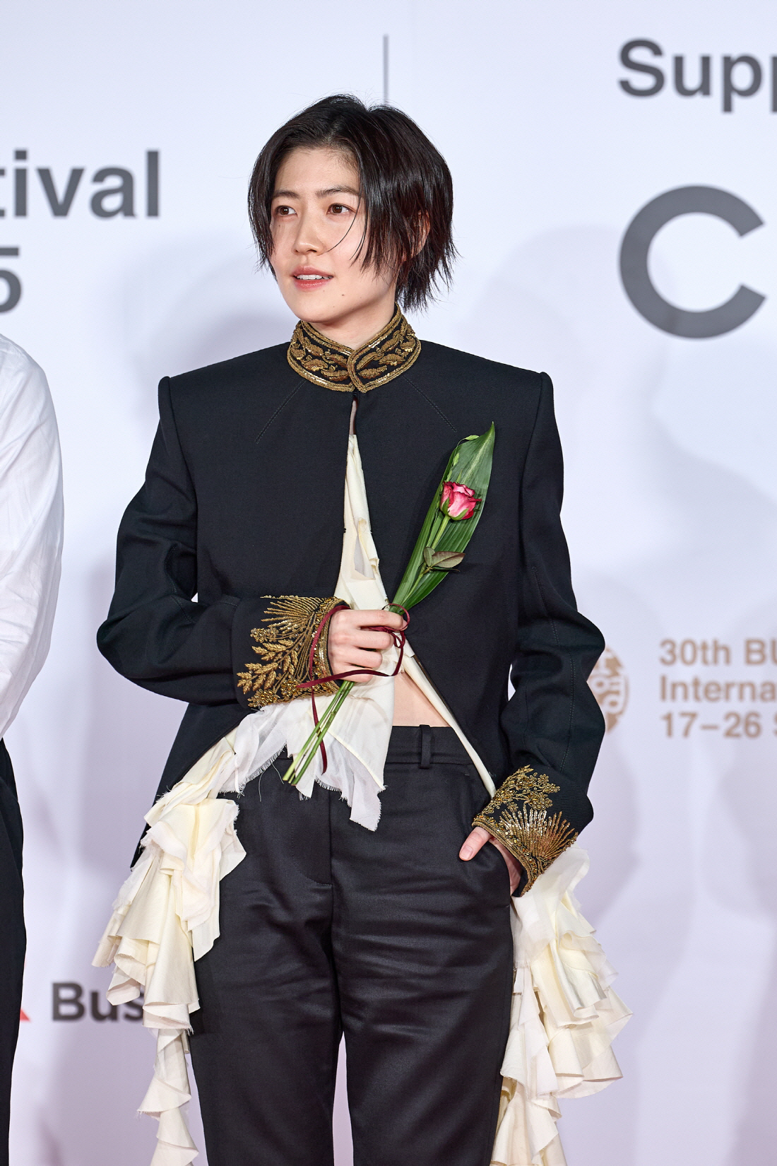 멋쁨이란 이런 것..심은경 '왕자님 룩'으로 BIFF 찢었다