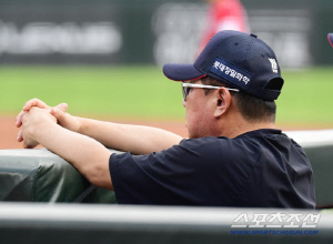 홈에서 남의 잔치 들러리 될라…두달째 '꼴찌' 롯데의 희망고문, 마지막 자존심은 지킬 수 있나 [SC포커스]