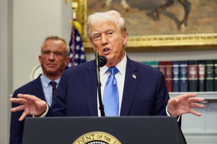 "임신부 타이레놀 복용, 자폐아 위험 높여"…트럼프 주장에 의학계·제조사 "뚜렷한 과학적 증거 없어" 반발