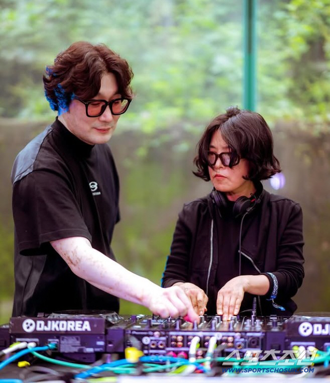 이선희, 배임 논란 속 DJ 데뷔…"DJ HEE 출격"