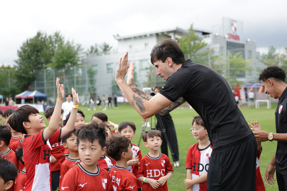 "가야돼 가야돼" K리거-축구 꿈나무가 부산에 모였다, 'K리그 퓨처스 …