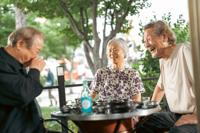 [SC현장] "무전취식하는 노인 3인방"…'사람과 고기' 박근형·장용→예수정, 이런 깊은 우정도 없다(종합)