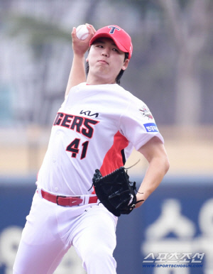 눈물나게 반갑다.. '충격 교통사고' KIA 황동하 전격 합류! → 잔뜩 긴장한 모습.. 숨도 잘 못 쉬었다