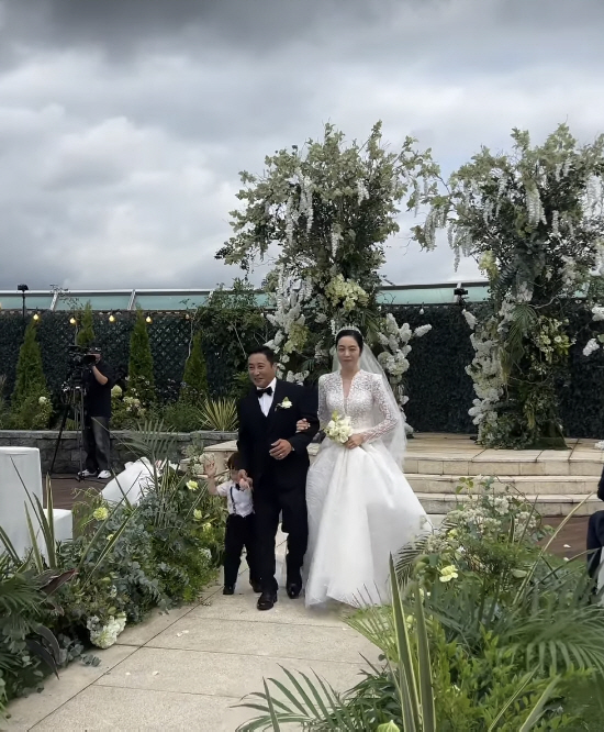 최여진 "이런 결혼식 처음"…김병만 재혼식 현장에 눈물+감동