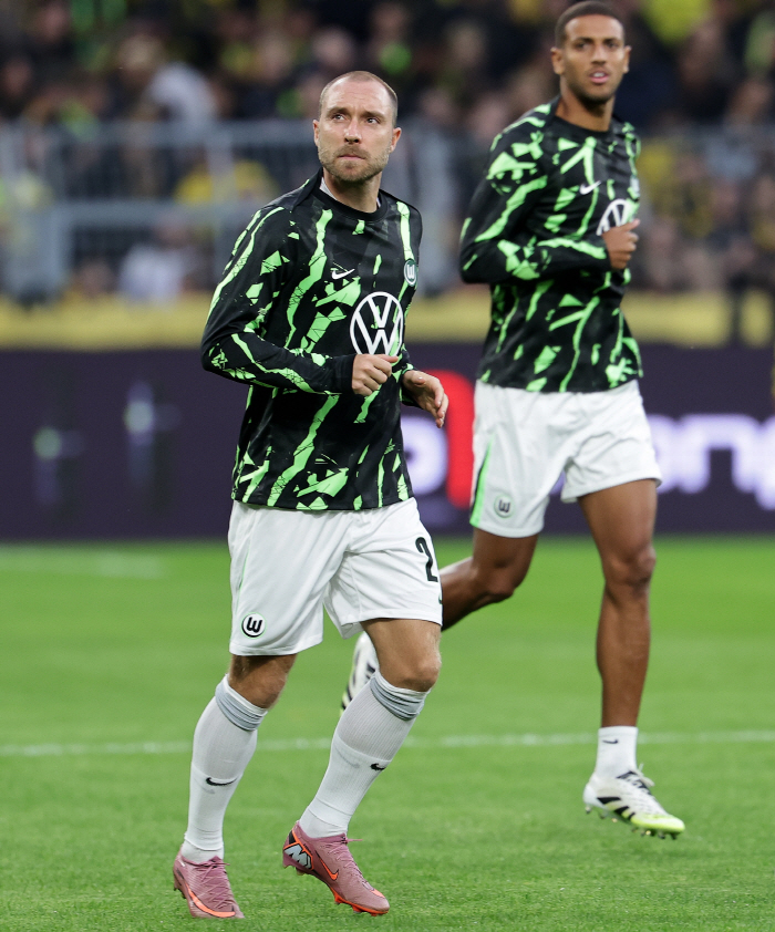 '노땅들은 제발 좀 닥치시고!' 손흥민 전 동료의 작심발언. 레전드들의 훈수가 맨유를 망치고 있다