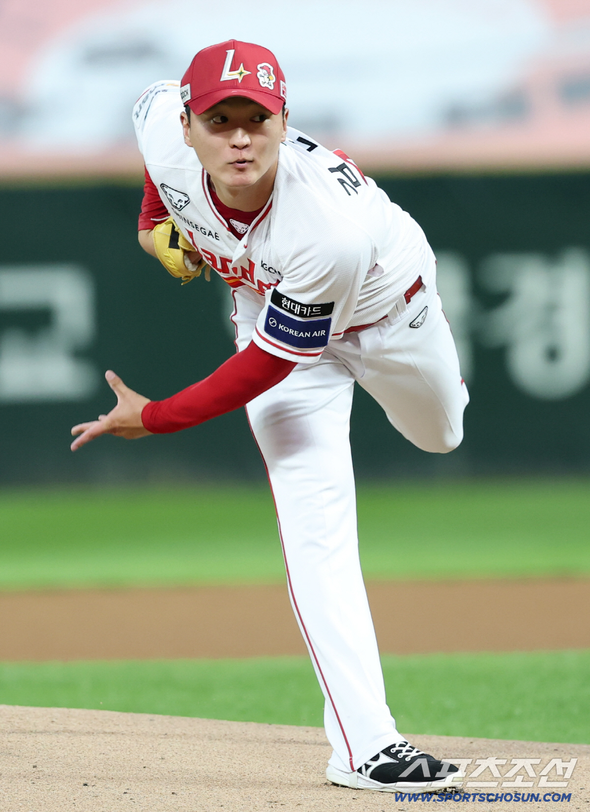 '1+1' 선발의 12K 대이변! → 감독도 싱글벙글 "올 시즌 가장 인…
