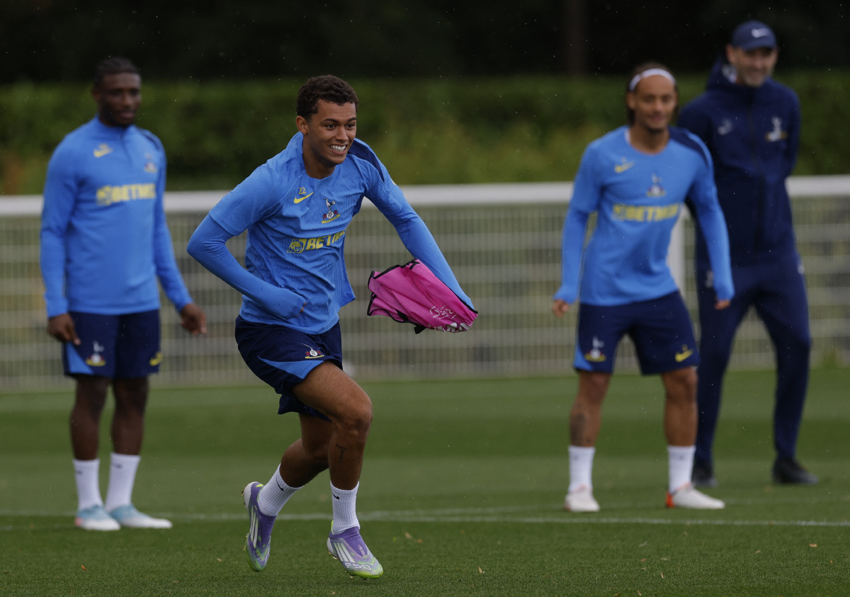 방출 대위기! '손흥민 우승 주역' 팀 내 입지 추락→3경기 고작 41분…