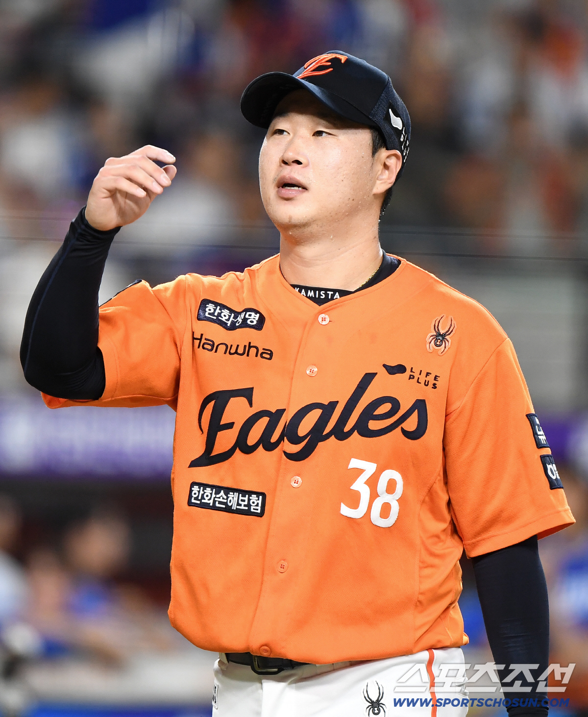 타구 직격에 '피멍', 끝까지 던졌다…이러니 '인간승리'라 부른다, 자부…