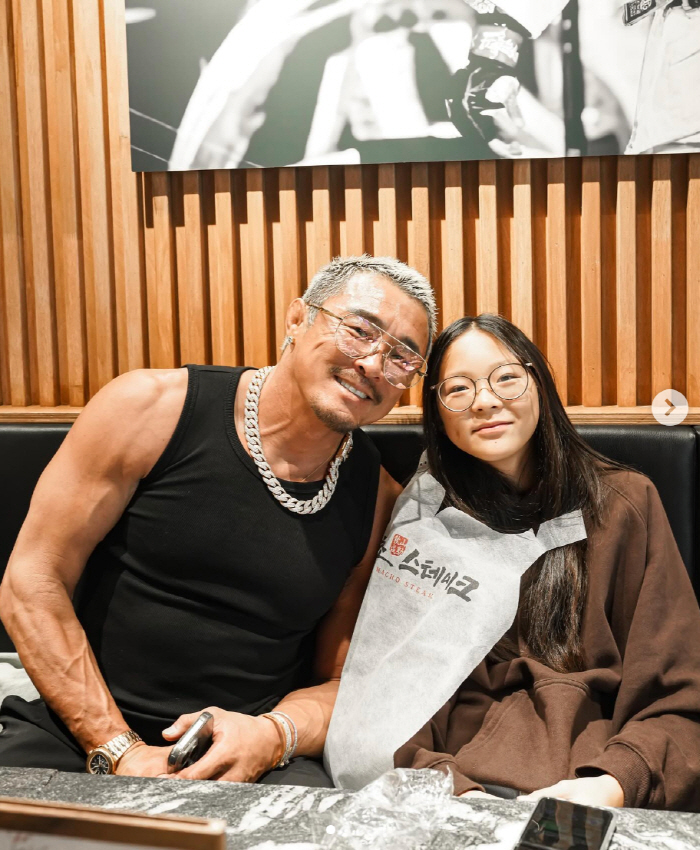 추성훈, 아빠 키만큼 자란 딸 사랑이에 뭉클 "나의 삶 빛내줘서 고맙다"