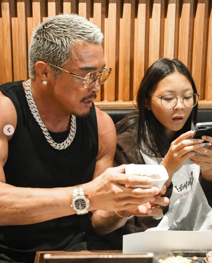 추성훈, 아빠 키만큼 자란 딸 사랑이에 뭉클 "나의 삶 빛내줘서 고맙다"