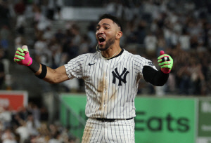 야구는 9회말 2아웃부터. 폭투로 동점→행운의 안타로 끝내기. 양키스 9년간 8번째 PS진출 확정[ML 리뷰]