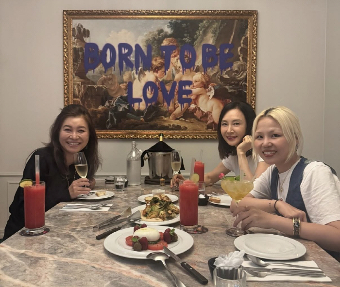 오은영, 사자머리 대신 수수한 생머리 ‘포착’..채시라 “언니가  밥 사줘”