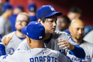 LAD 팬들 분노 폭발! '오타니 6이닝 8K 무실점', 이 경기를 망친 스캇 10번째 블론세이브...로버츠, 마무리 바꿀까?