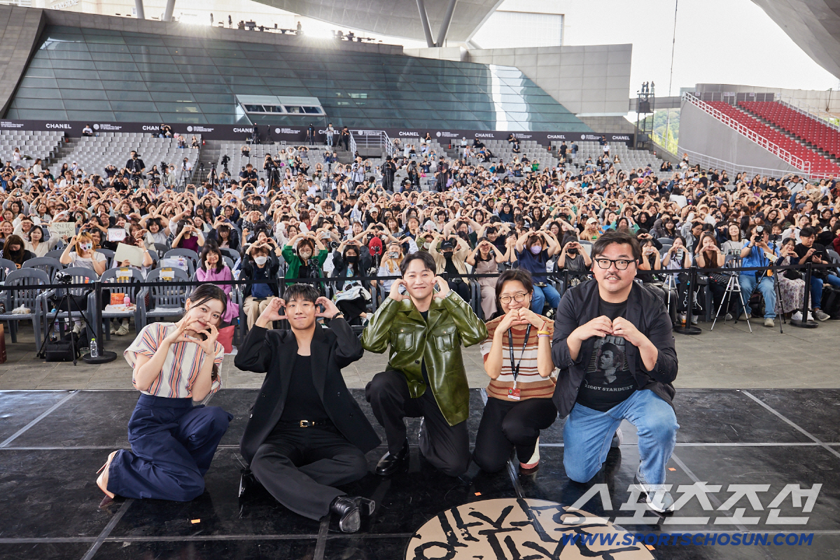 제작비 고작 7천만원으로 전석매진! 이재명 대통령 부부도 직관한 영화, …