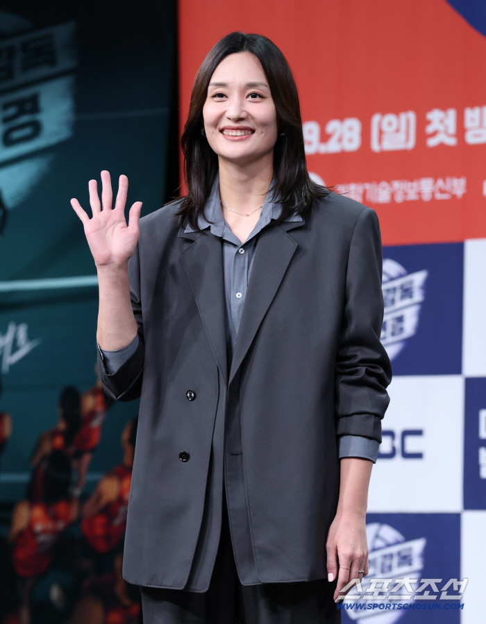 '신인감독' 표승주 "김연경, 감독되더니 차분해져…원래라면 '식빵'할텐데"